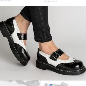 TUK Mary Janes size 6 NWOT